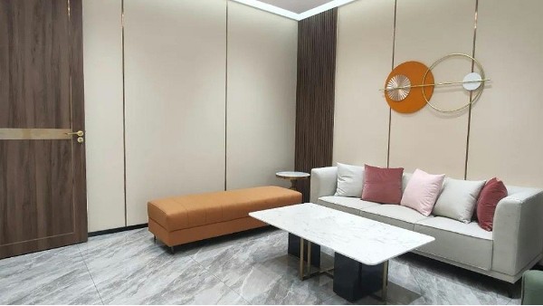 深圳辦公室裝修裝飾公司哪家好-辦公室開敞式吊燈及消防設(shè)備如何布置?