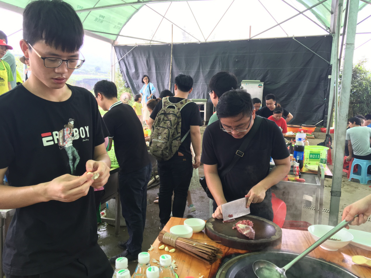 森工員開(kāi)始野炊